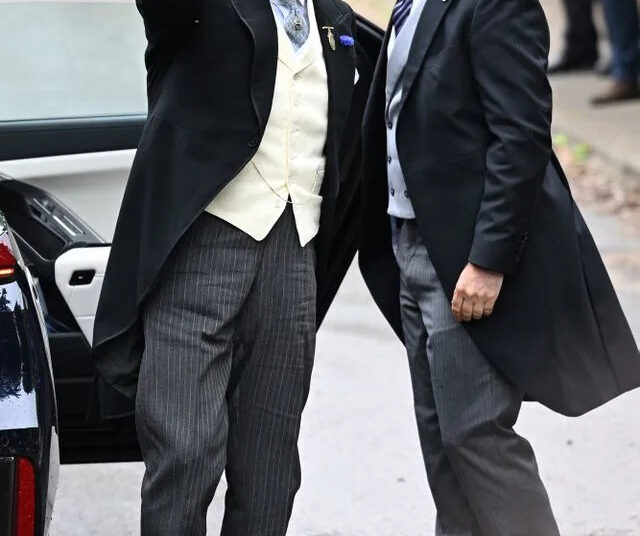 El rey Carlos llega a la boda real de Peter Phillips y Harriet Sperling en la Iglesia de Todos los Santos el 6 de junio de 2026. Crédito: Samir Hussein/WireImage