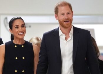 El viaje del príncipe Harry y Meghan Markle al Reino Unido es un intento por recuperar los títulos de la familia real: informe