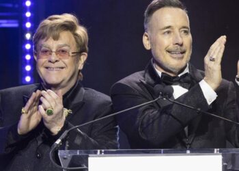 Elton John habla sobre su legado como ícono gay (exclusivo)