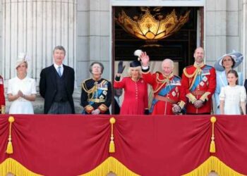 Encuesta del Reino Unido muestra que el apoyo de la familia real está en un mínimo histórico
