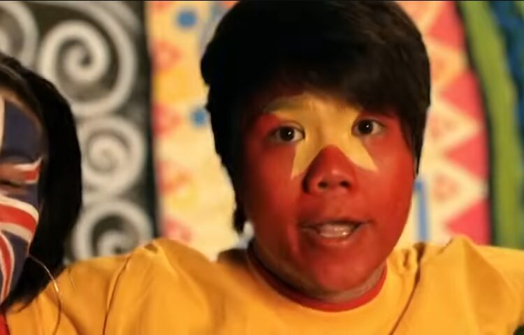 Es la única cantante vietnamita que ha participado en un proyecto musical de la Copa del Mundo a la edad de 19 años; nadie ha logrado algo similar en los últimos 15 años.