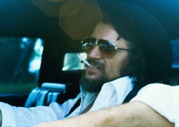 Escuche la canción inédita de Waylon Jennings con Glen Campbell 'Diamonds'