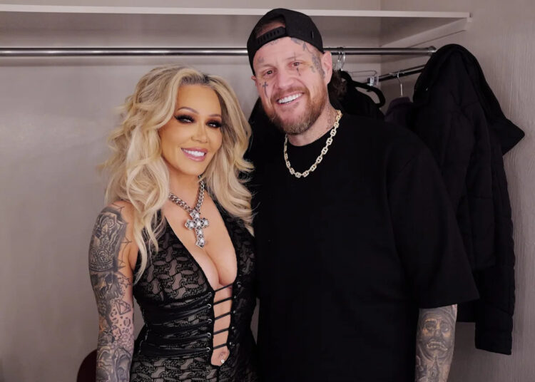 Estrella de la música country solicita el divorcio de su esposa después de casi una década