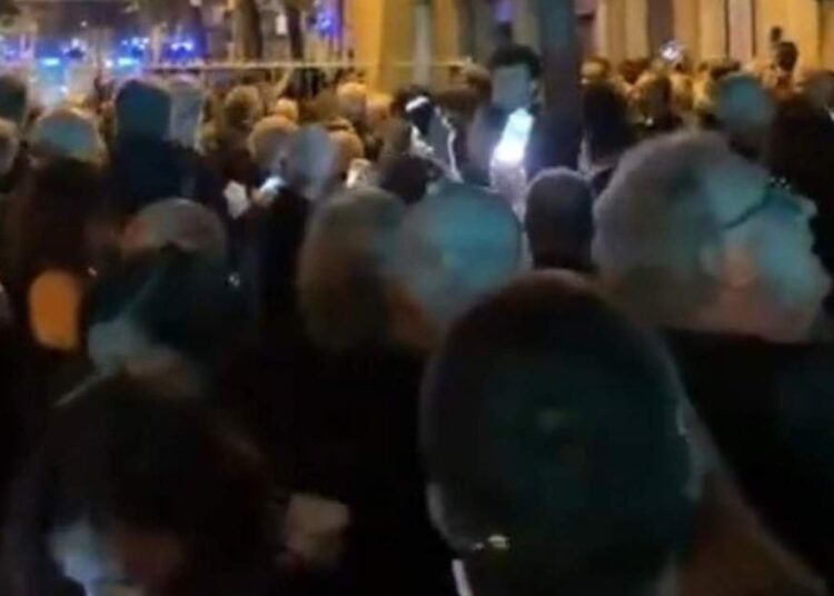 Expulsados 600 cantantes de la Sagrada Família por querer cantar "Els segadors" con esteladas
