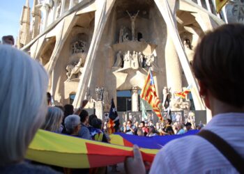 Expulsión de los cantantes de la Sagrada Familia: el contexto