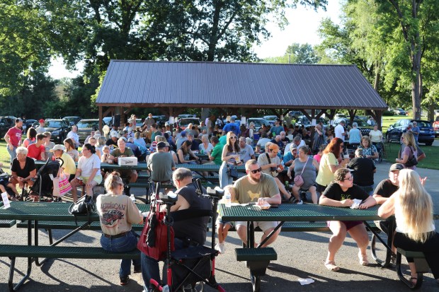 El Carnaval Comunitario de Fleetwood atrae multitudes al Parque Comunitario Fleetwood para divertirse en familia. (Foto cortesía de Chris Young, Fleetwood Carnival)