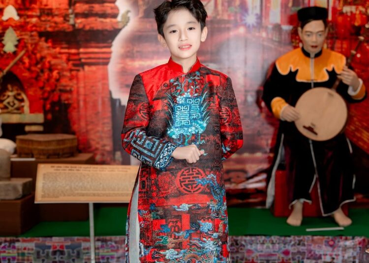 Inteligente, cantante talentosa y llena de amor: la hermosa historia de Liu De Ming - foto 1