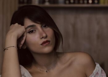 Irán condena a una cantante a 74 latigazos