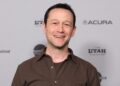 Joseph Gordon-Levitt y Sophia Bush defienden sus vínculos con el grupo de diálogo