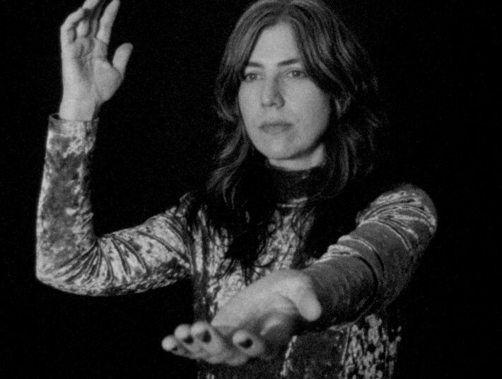 Julia Holter anuncia nuevo álbum 'Materia': escuche "Fantasy"
