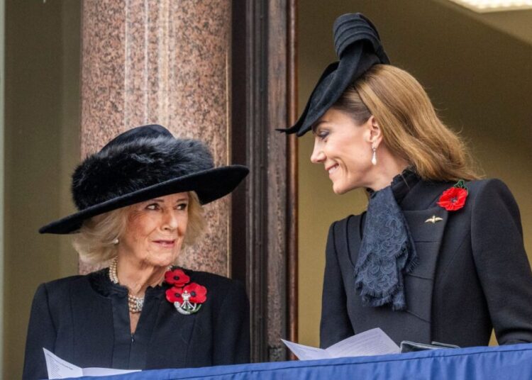 Kate Middleton y Camilla se gemelas involuntariamente en lunares