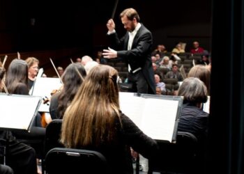La Orquesta Sinfónica del Valle de Illinois tiene nuevo director musical | 103.9 WLPO