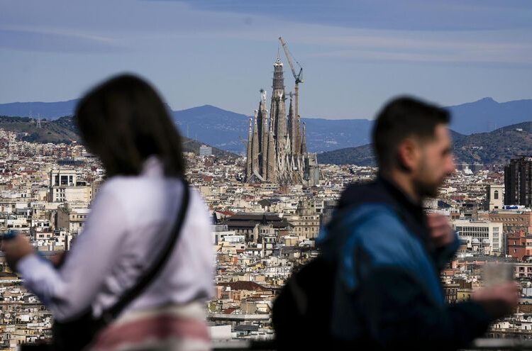 La Sagrada Família, el templo que deslumbra al mundo pero divide desde siempre a los barceloneses