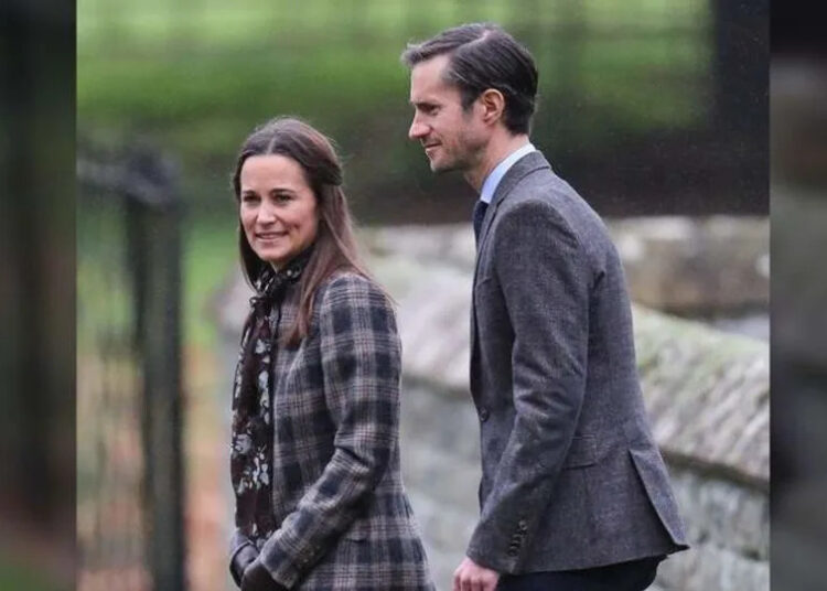 Pippa Middleton y James Matthews están luchando para mantener una puerta de seguridad en su propiedad. MEGA