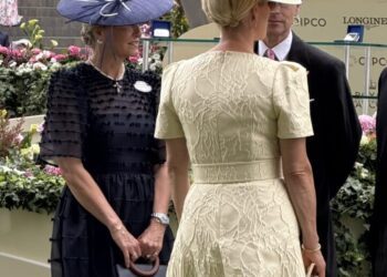 La duquesa de Edimburgo hace un gesto romántico en Royal Ascot en vísperas de su aniversario de boda