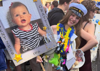 La hija de Busy se gradúa
