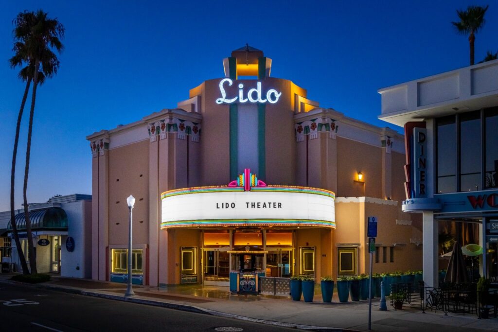 La música en vivo y la comedia regresan al Lido Theatre de Newport Beach