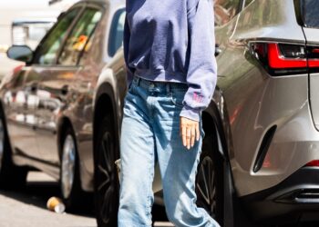 Gigi Hadid combinó la tendencia de las bailarinas de malla con jeans pitillo en la ciudad de Nueva York