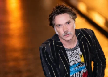 Les Arts se rinde ante el pop sofisticado y emocional de Rufus Wainwright