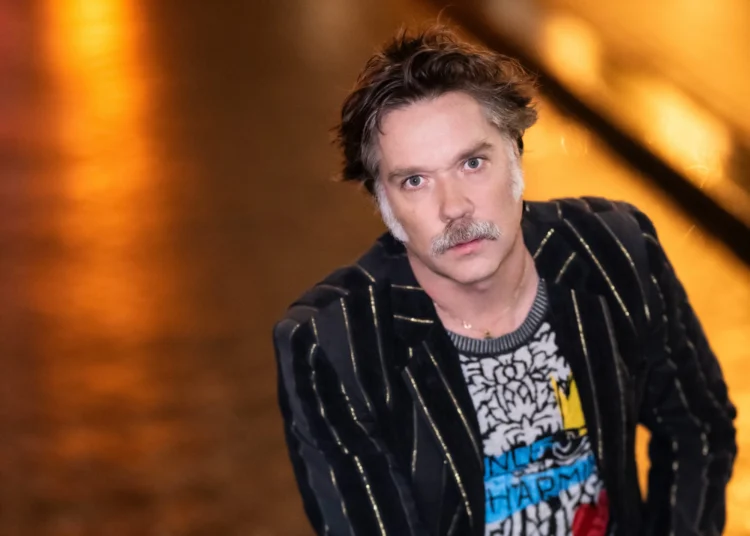 Les Arts se rinde ante el pop sofisticado y emocional de Rufus Wainwright