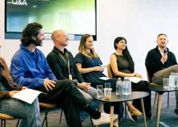 un panel de personas