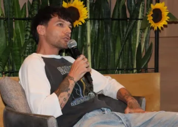 LOUIS TOMLISON-11