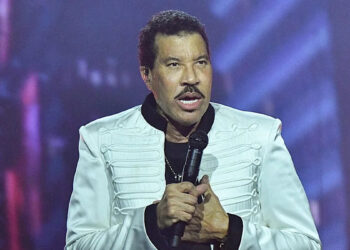 Lionel Richie ignoró las 'señales de advertencia' antes de la hospitalización, necesita 'cuidarse mejor'