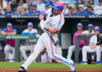 Los Royals colocan a Vinnie Pasquantino en IL por fractura de ganchoso