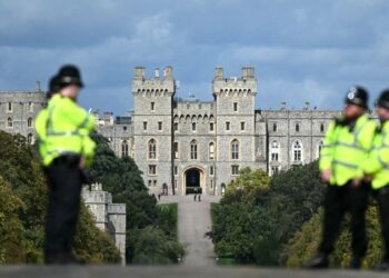 Los agentes de policía del Reino Unido responsables de proteger a la realeza se enfrentan a acciones legales por afirmar que estaban dormidos