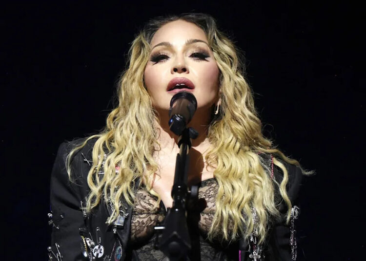 Madonna actuando en el Celebration TourCrédito: Kevin Mazur/WireImage