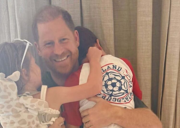 Meghan Markle comparte una foto del príncipe Harry y sus hijos para el Día del Padre