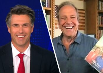Mike Rowe cree que los estadounidenses deberían "ver a nuestros padres como héroes"