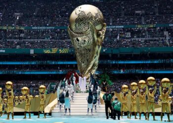 Miles repletan el Estadio Azteca en inauguración del Mundial