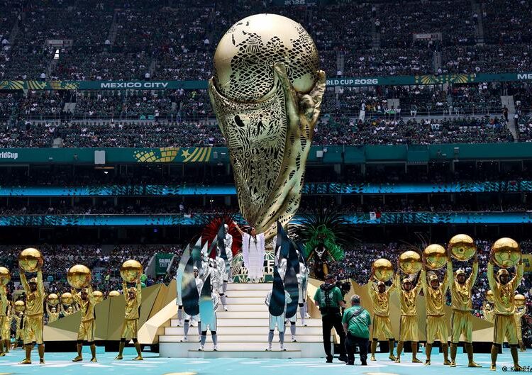 Miles repletan el Estadio Azteca en inauguración del Mundial