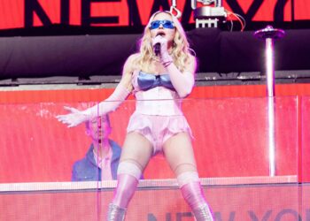 Mira a Madonna convertir Times Square de Nueva York en una pista de baile con un espectáculo sorpresa