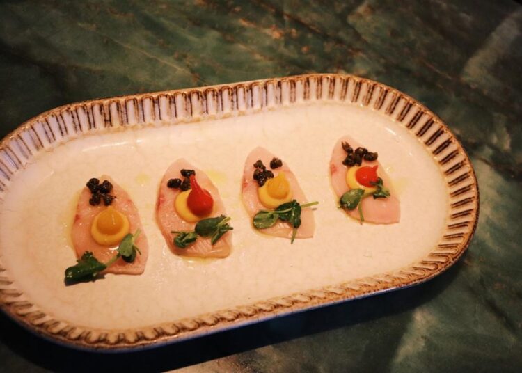 Crudo de cola amarilla en Campi. Foto de Alejandría Marie Kubsch