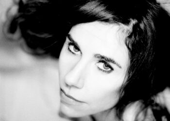 PJ Harvey lanza nueva canción "Voyager", un vistazo al próximo álbum