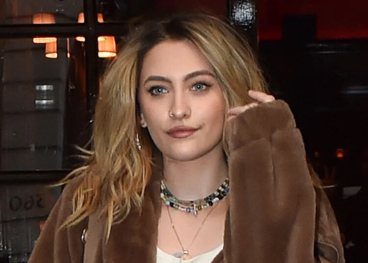 Paris Jackson asiste al estreno de la película 2 meses después de saltarse los eventos de 'Michael'