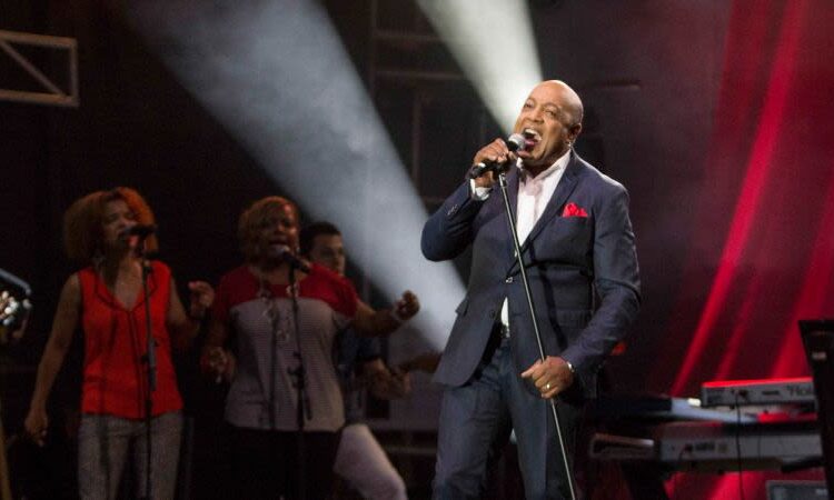 Peabo Bryson, intérprete de baladas de Disney y leyenda del R&B, muere a los 75 años