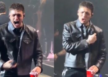 Peso Pluma rompe en llanto en pleno concierto por su ruptura con Kenia Os