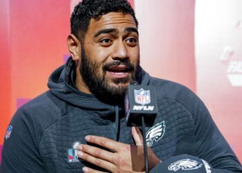 Philadelphia Eagle Jordan Mailata lanza fundación con evento – Telemundo Filadelfia (41)