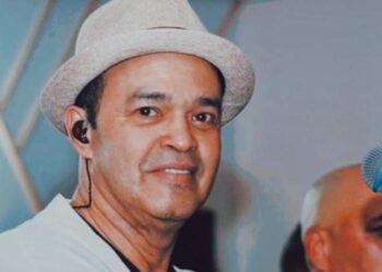 Muere a los 62 años el cantante Alex Bueno, pionero de la bachata y la voz del hit "Que vuelva"
