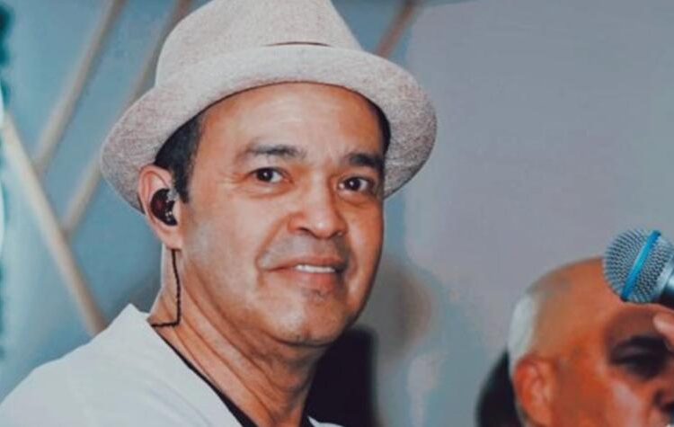 Muere a los 62 años el cantante Alex Bueno, pionero de la bachata y la voz del hit "Que vuelva"