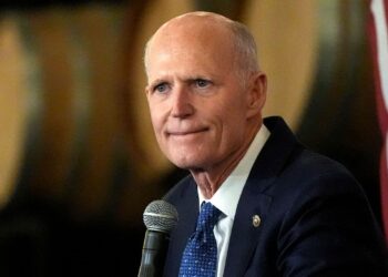 Scott pide a Tampa Sports Authority que revise los conciertos de Ye