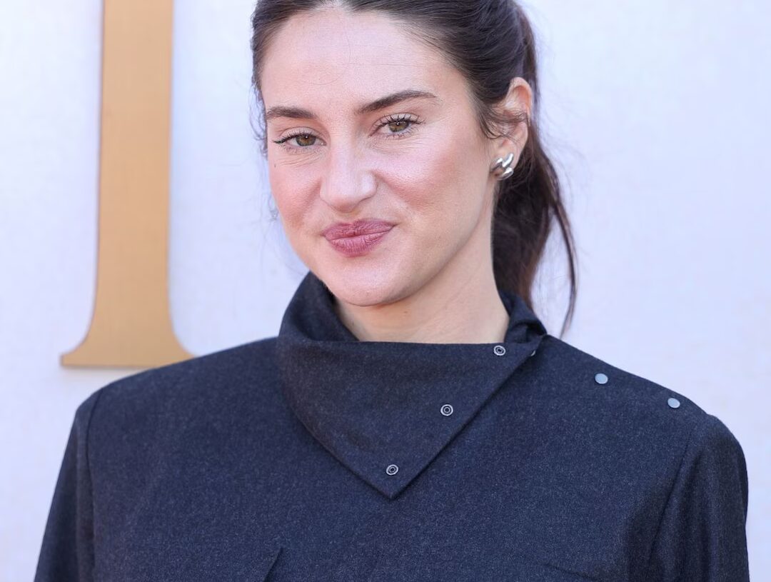 Shailene Woodley revela sorprendente transformación del cabello rubio
