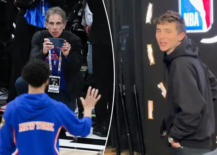 Un collage de imágenes que contiene 2 imágenes. La imagen 1 muestra a Ben Stiller tomando una foto con su teléfono durante el Juego 2 de las Finales de la NBA. La Imagen 2 muestra a Timothée Chalamet llega para el Juego 2 entre los Knicks y los Spurs el 5 de junio.