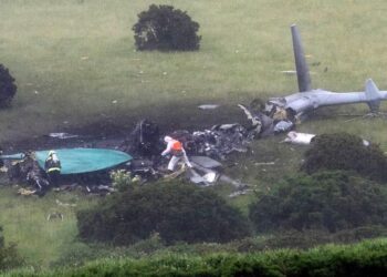 Tres tripulantes de la Royal Navy mueren tras estrellarse un helicóptero