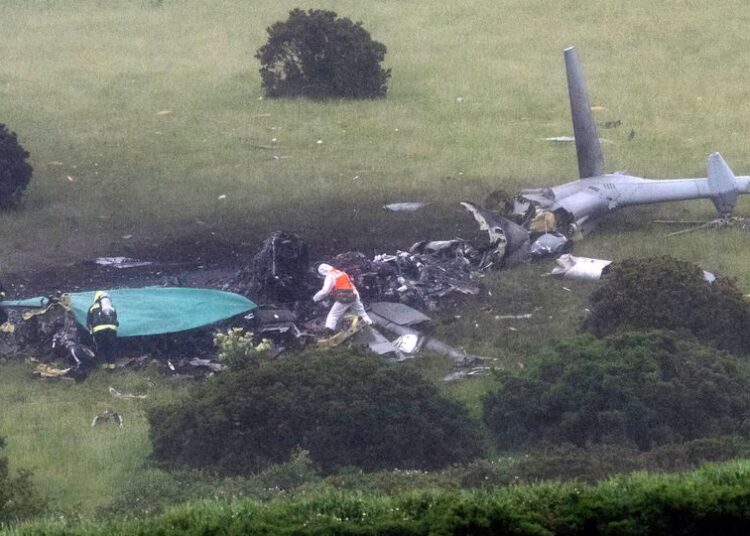 Tres tripulantes de la Royal Navy mueren tras estrellarse un helicóptero