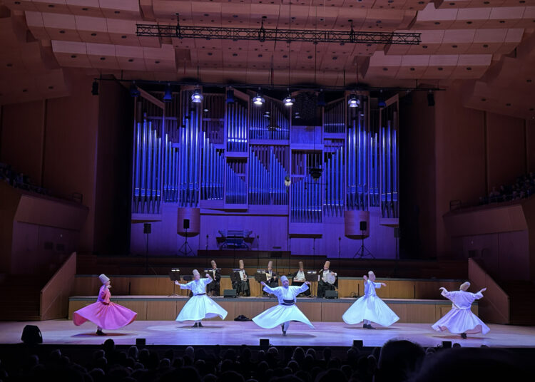 Istanbul Whirling Dervishes, de Turquía,