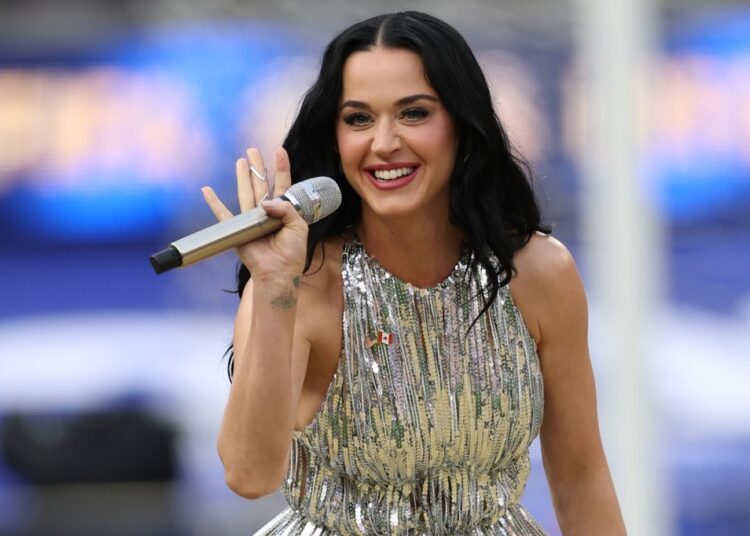 'Watch It Burn' de Katy Perry fue votada como música nueva favorita esta semana